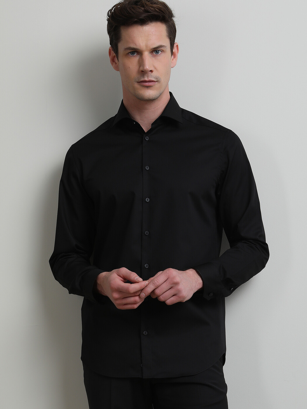 Siyah Düz Regular Fit Dokuma Klasik Pamuk Karışımlı Gömlek - Thumbnail
