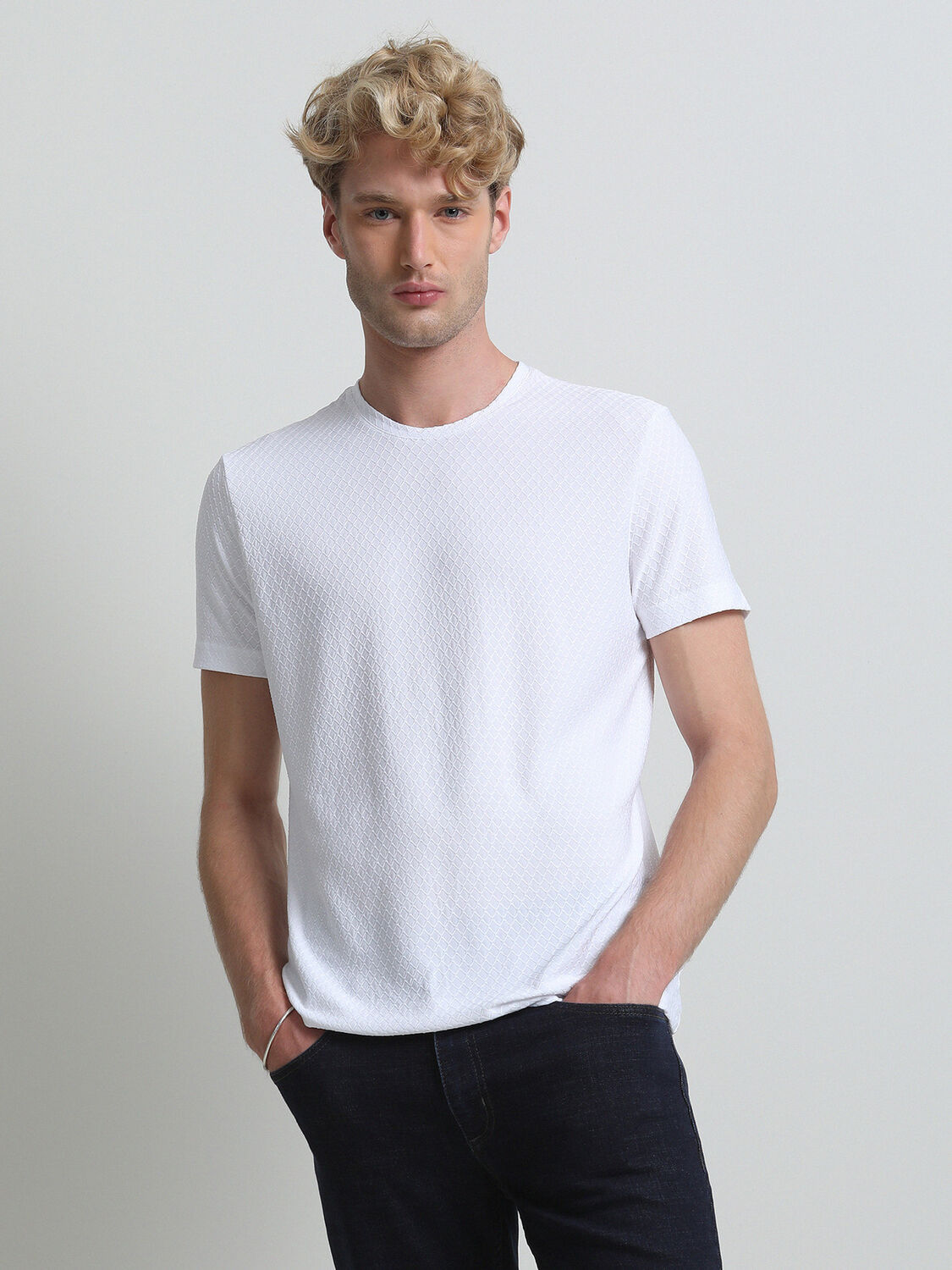 Beyaz Jakarlı T-Shirt