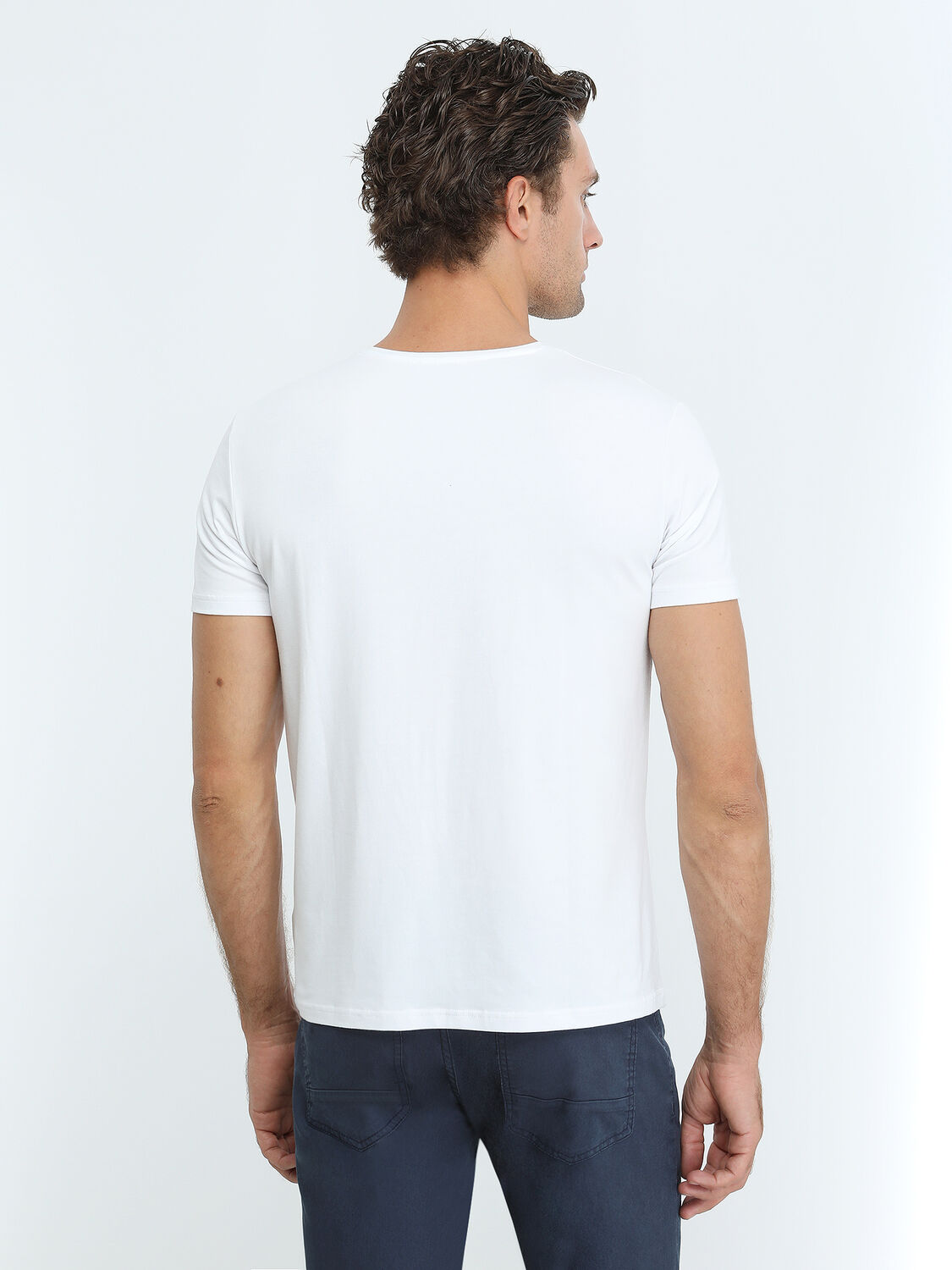 Beyaz Bisiklet Yaka Pamuk Karışımlı T-Shirt