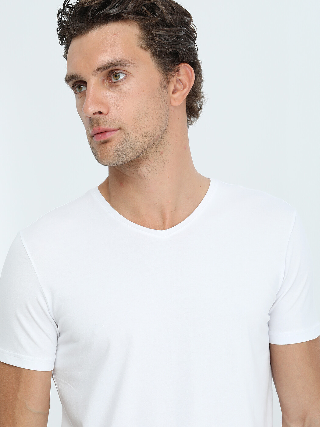 KİP - Beyaz V Yaka Pamuk Karışımlı T-Shirt (1)