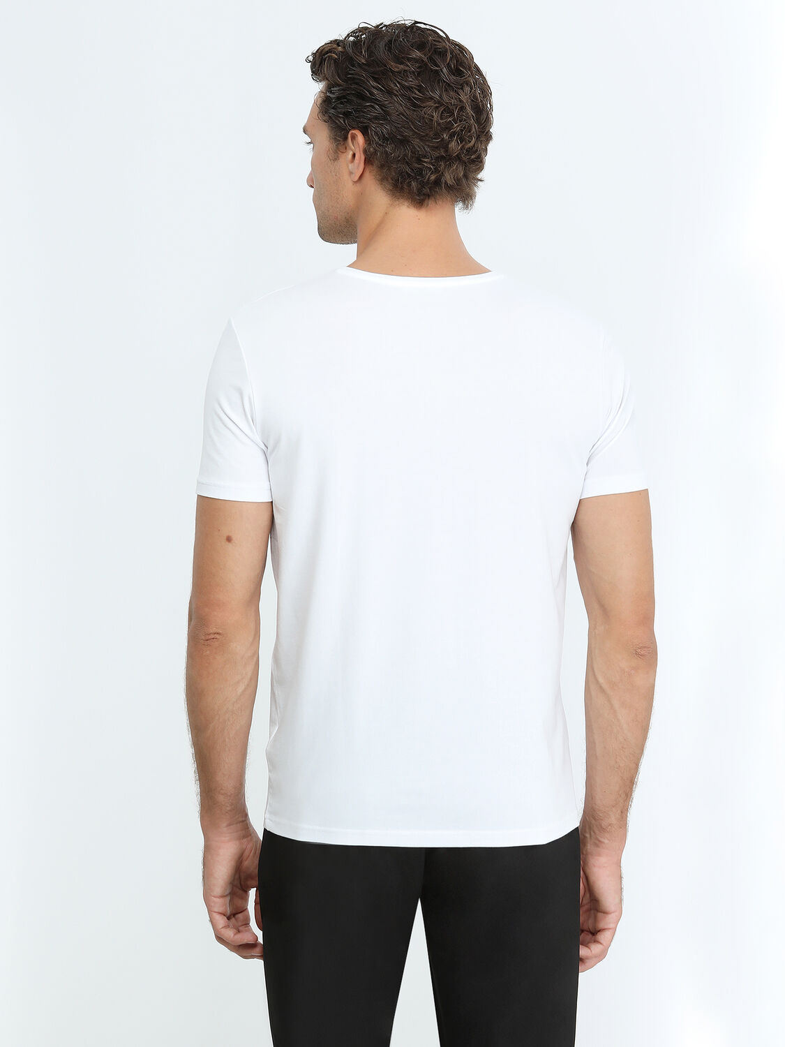 Beyaz V Yaka Pamuk Karışımlı T-Shirt