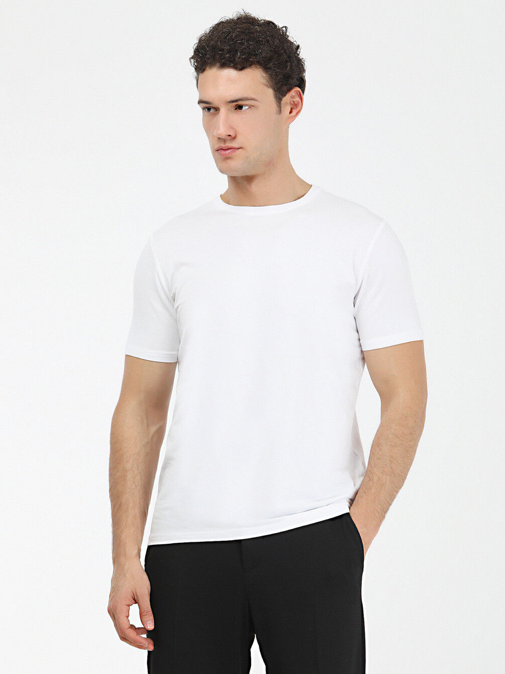 Beyaz Bisiklet Yaka Pamuk Karışımlı T-Shirt