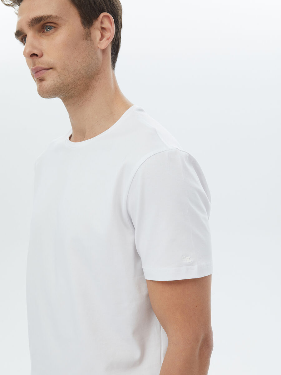 Beyaz Düz Bisiklet Yaka Pamuk Karışımlı T-Shirt