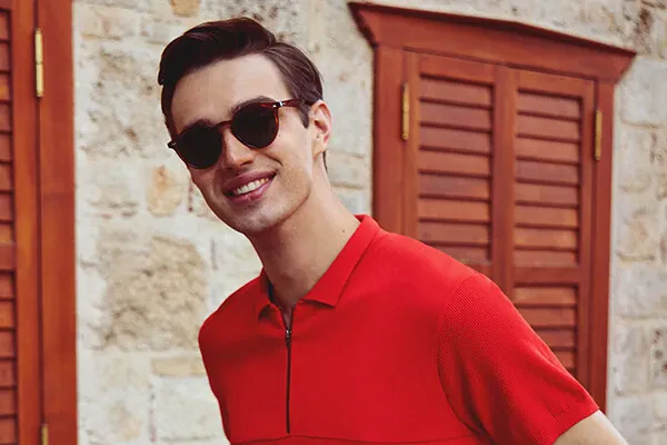 T-SHİRT NASIL TEMİZLENİR: RENKLERİN CANLI KALMASI İÇİN İPUÇLARI