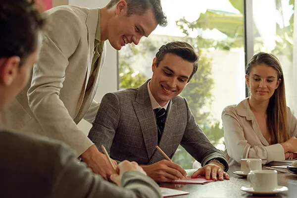 İŞ GÖRÜŞMESİNDE DOĞRU RENK SEÇİMİYLE İLK İZLENİMİ GÜÇLENDİRİN