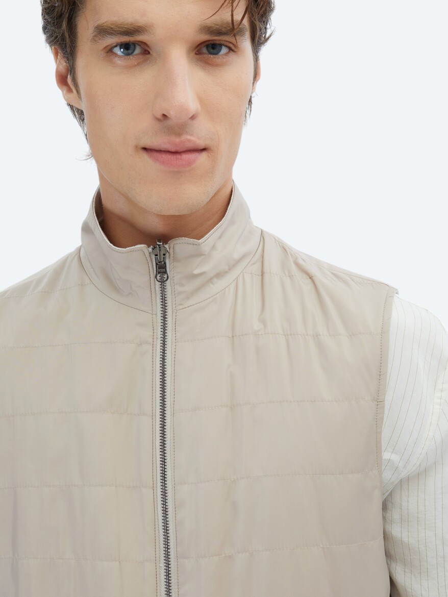 Açık Bej Regular Fit Dik Yaka Casual Dokuma Spor Yelek - 5