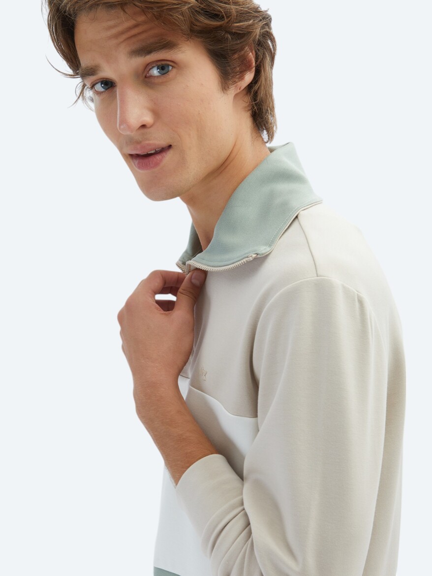 Beige Turtleneck Sweatshirt - 3