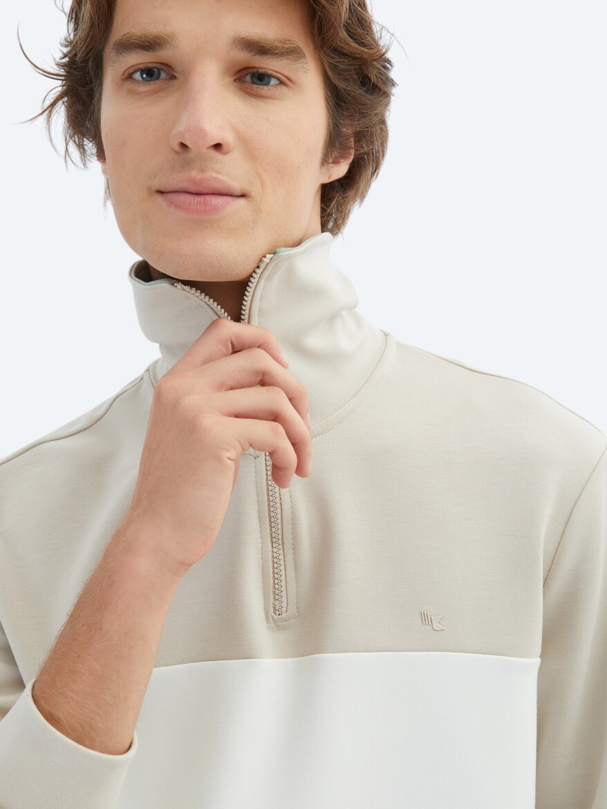 Beige Turtleneck Sweatshirt - 4