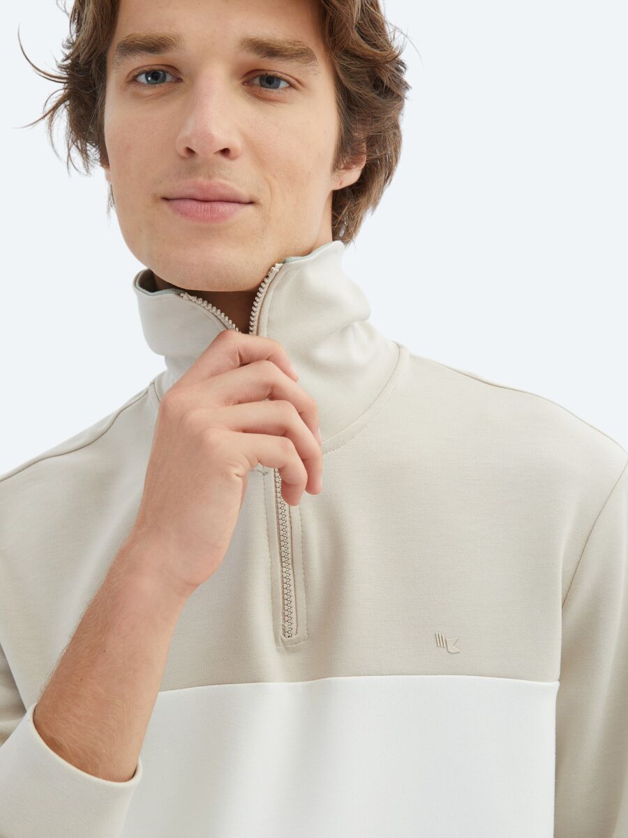 Beige Turtleneck Sweatshirt - 4