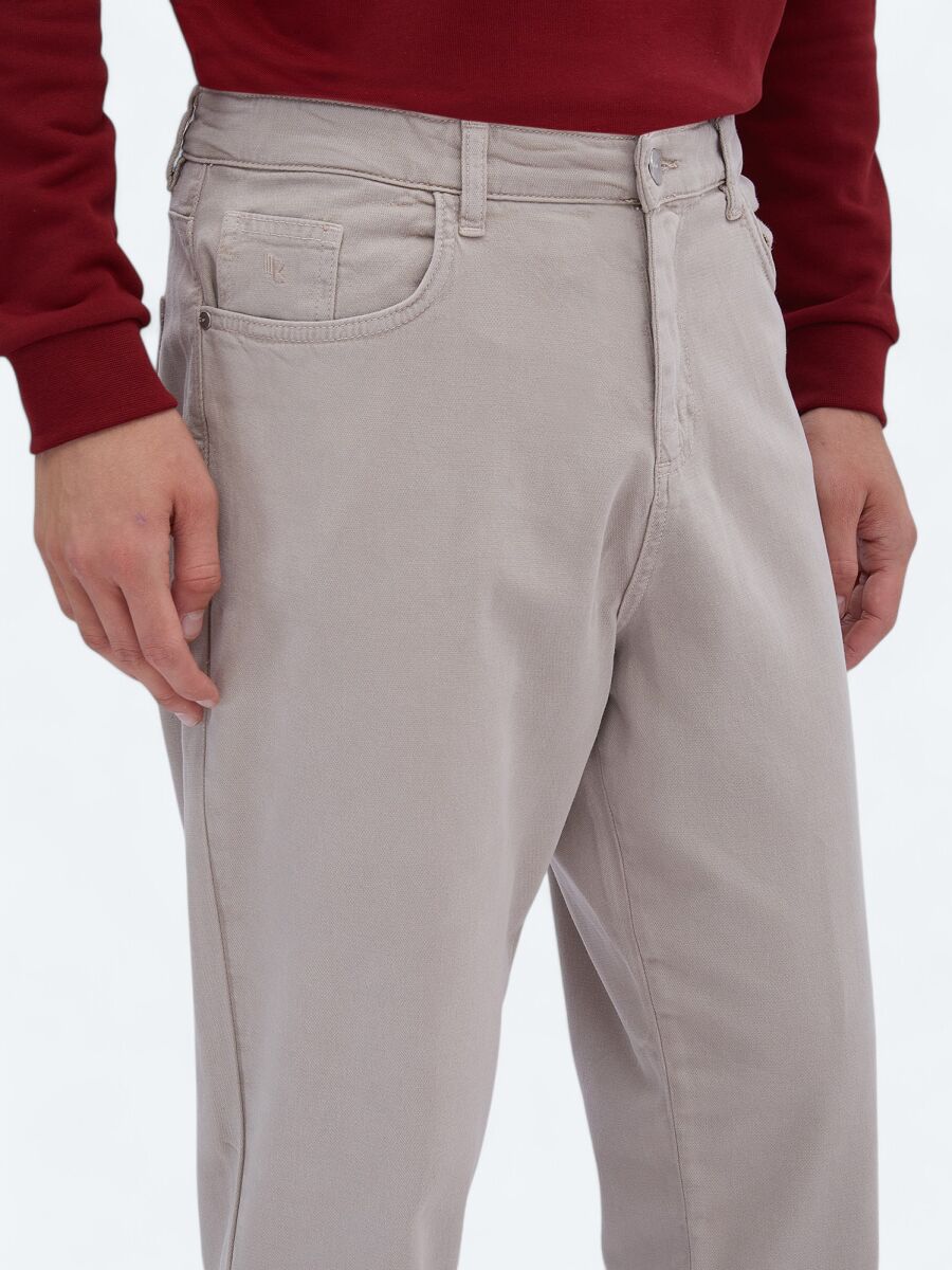 Beige Weaving Carrot Fit Casual Cotton Blended Trousers - 4