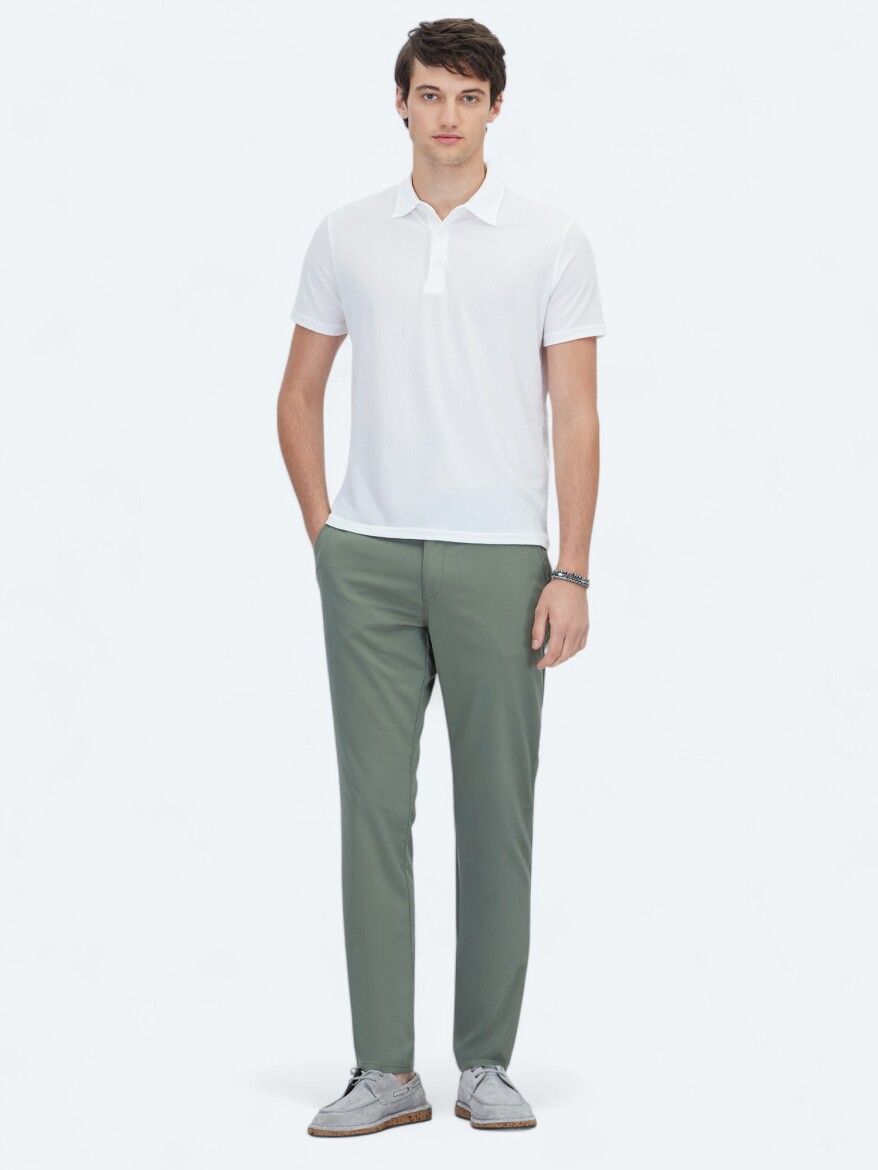 Beyaz Desenli Polo Yaka T-Shirt 