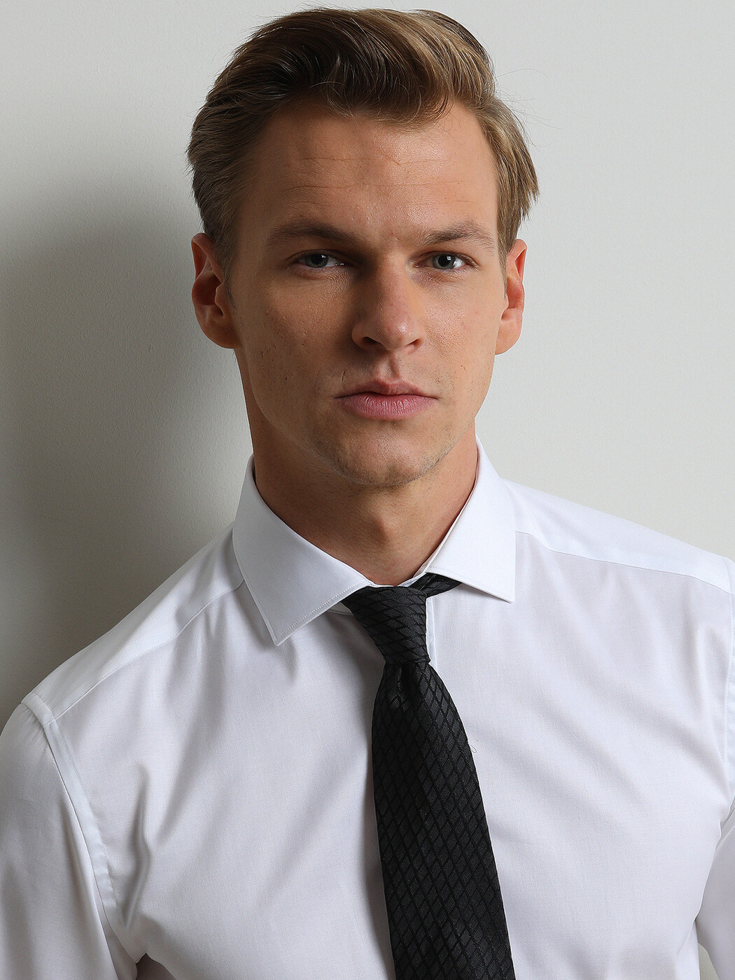 Beyaz Düz Regular Fit Dokuma Klasik %100 Pamuk Gömlek - KİP