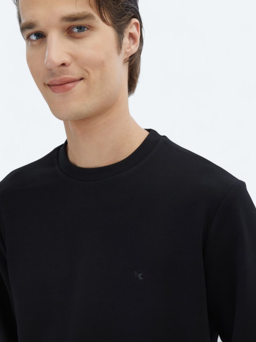 Black Crew Neck Sweatshirt - 3