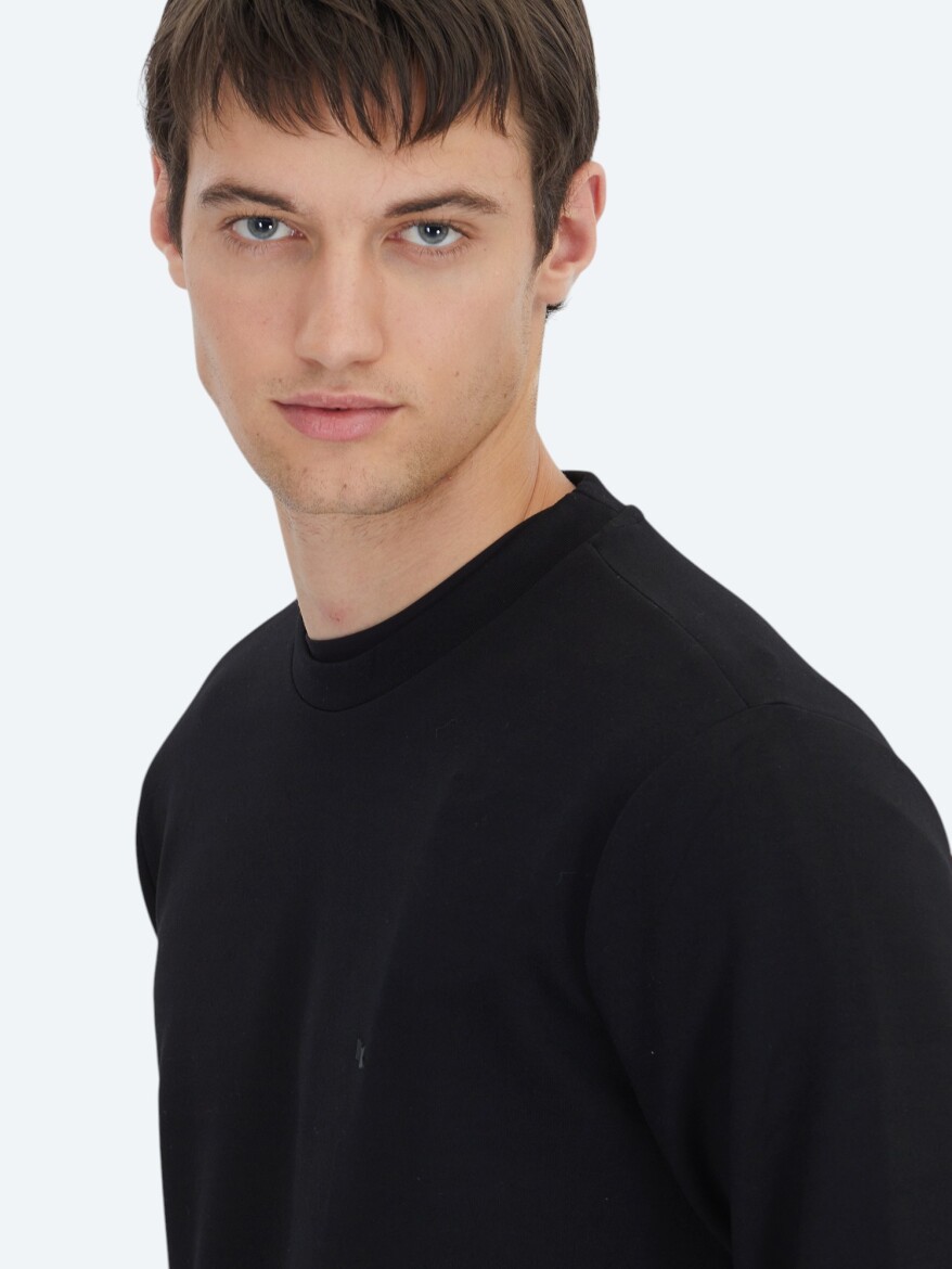 Black Crew Neck Sweatshirt - 5