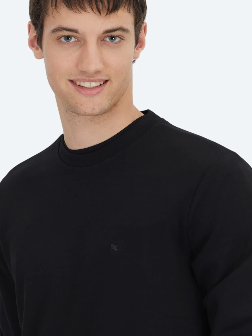Black Crew Neck Sweatshirt - 4