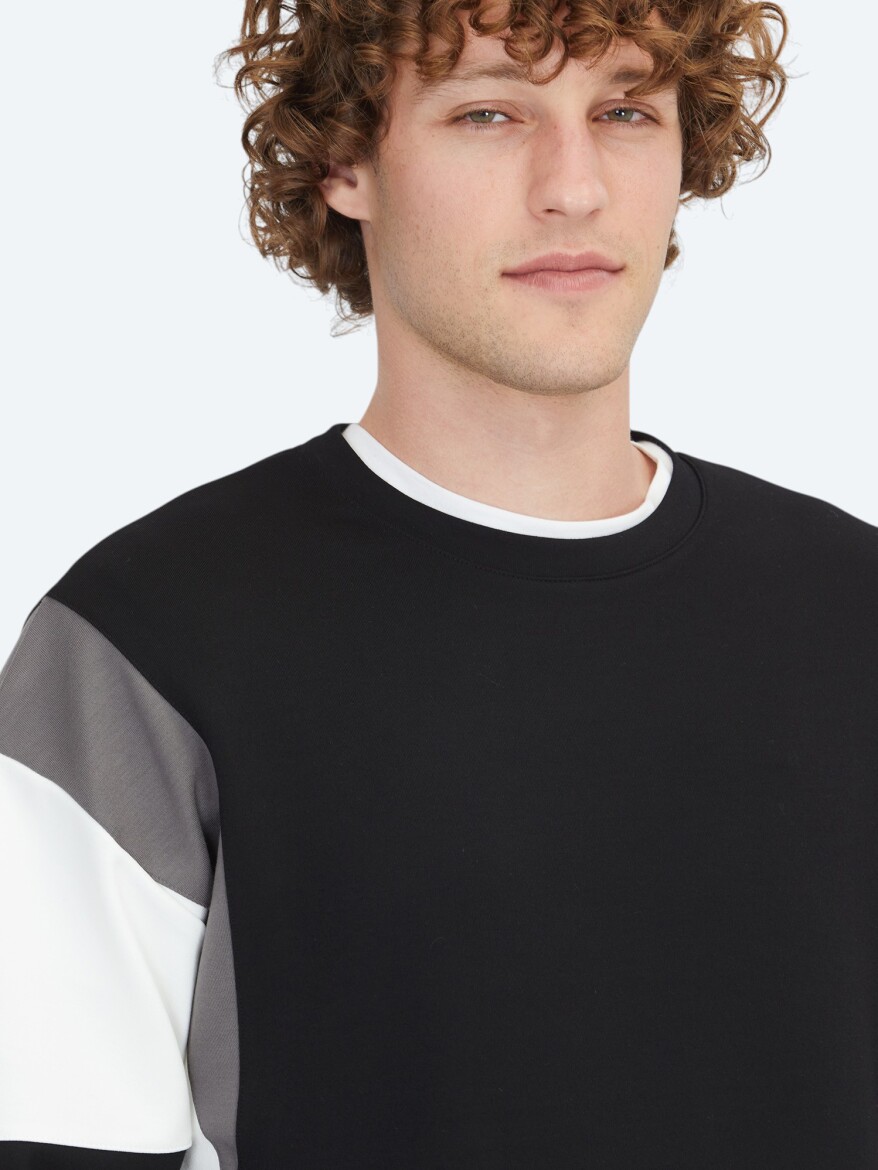 Black Crew Neck Sweatshirt - 5
