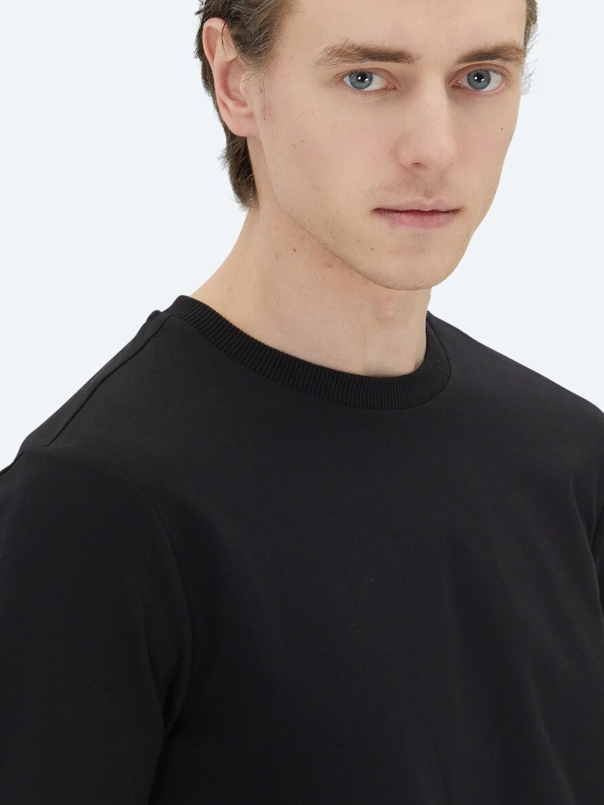 Black Crew Neck Sweatshirt - 3