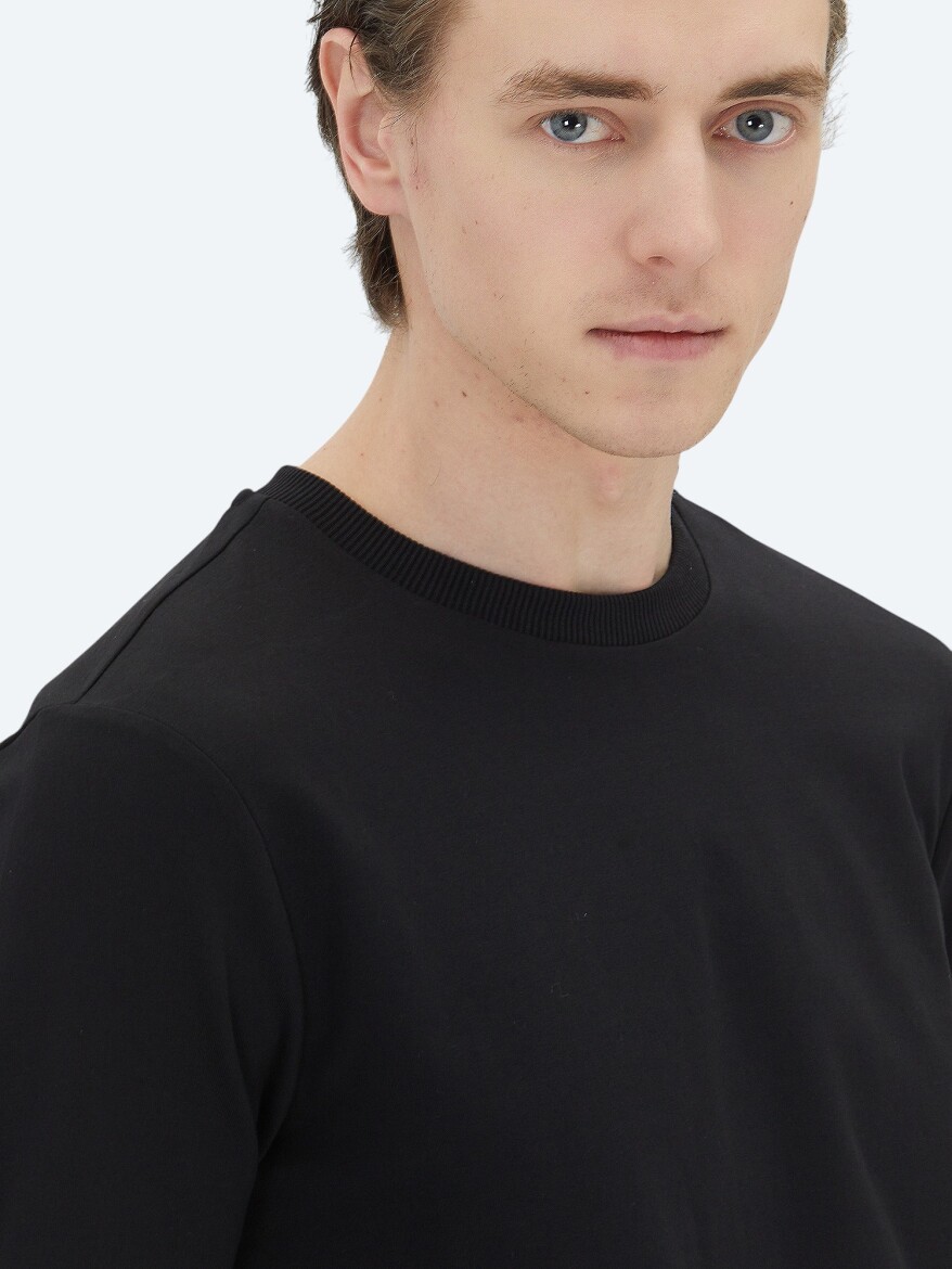 Black Crew Neck Sweatshirt - 3