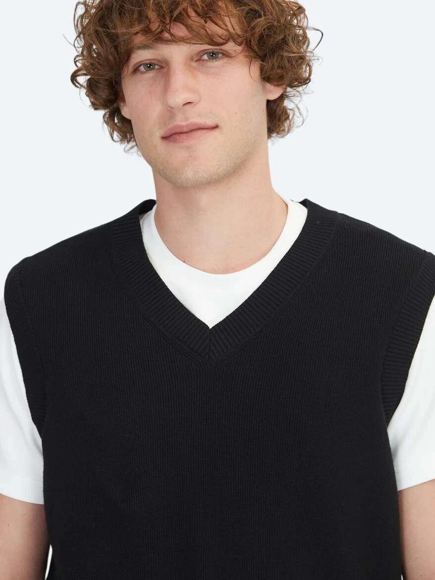 Black Jumper - 4