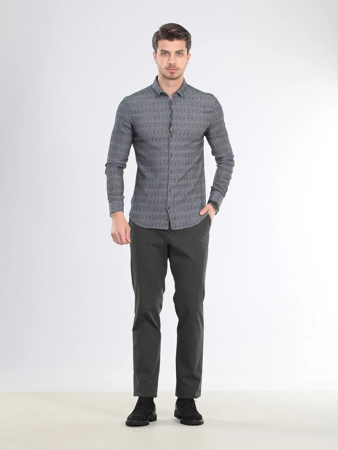 Black Plain Slim Fit Weaving Casual Cotton Blended Shirt - 1