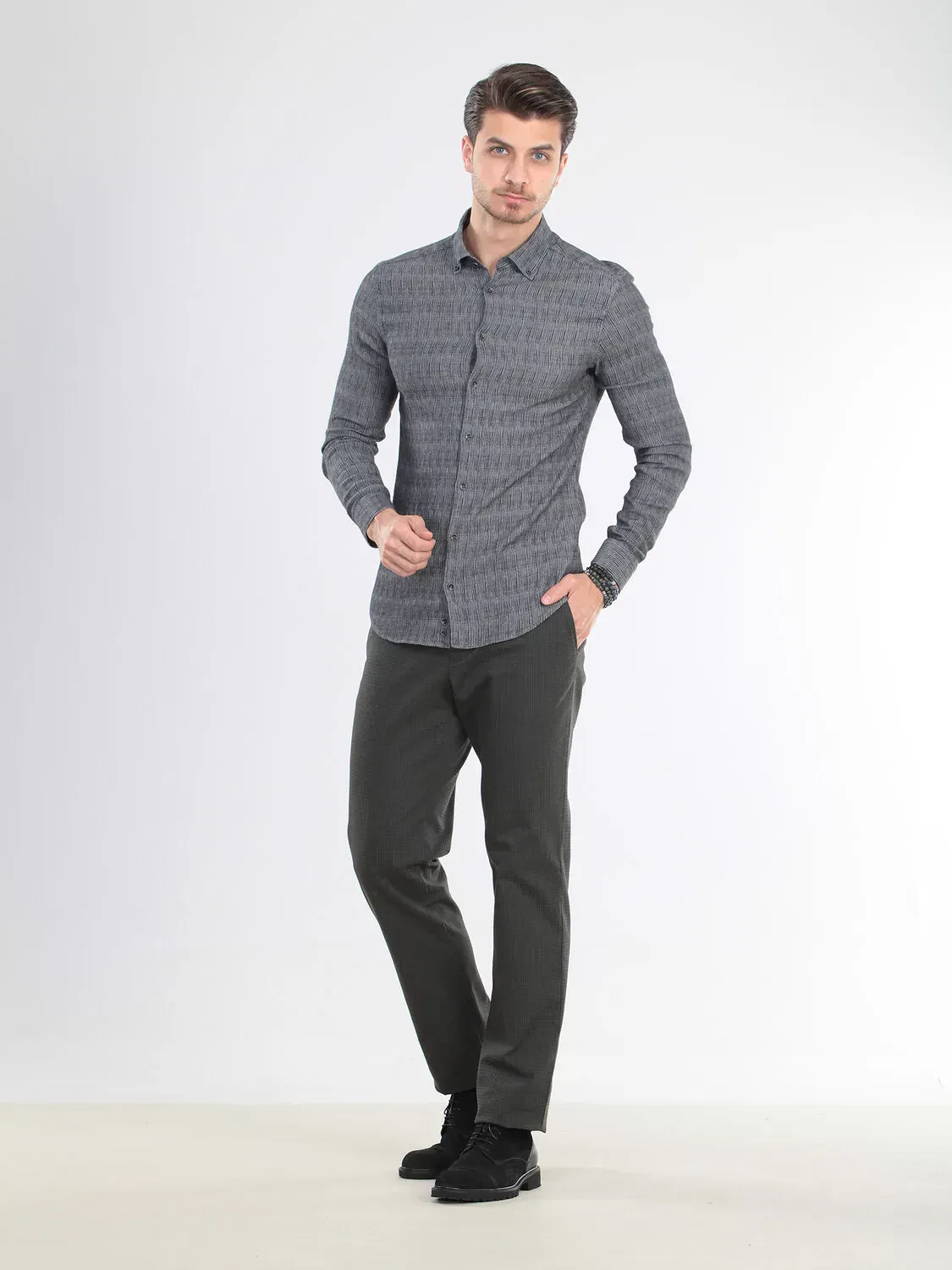Black Plain Slim Fit Weaving Casual Cotton Blended Shirt - 2