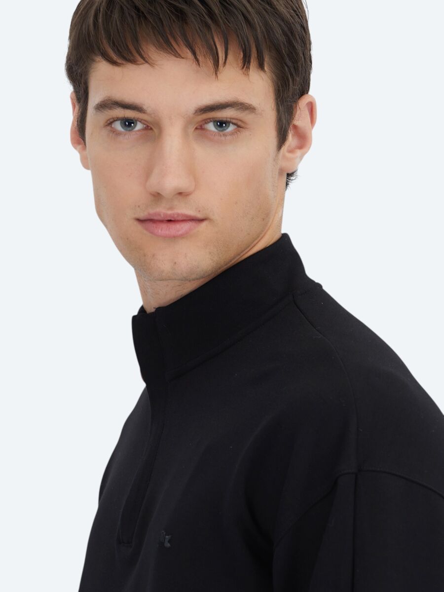 Black Turtleneck Plain Sweatshirt - 5