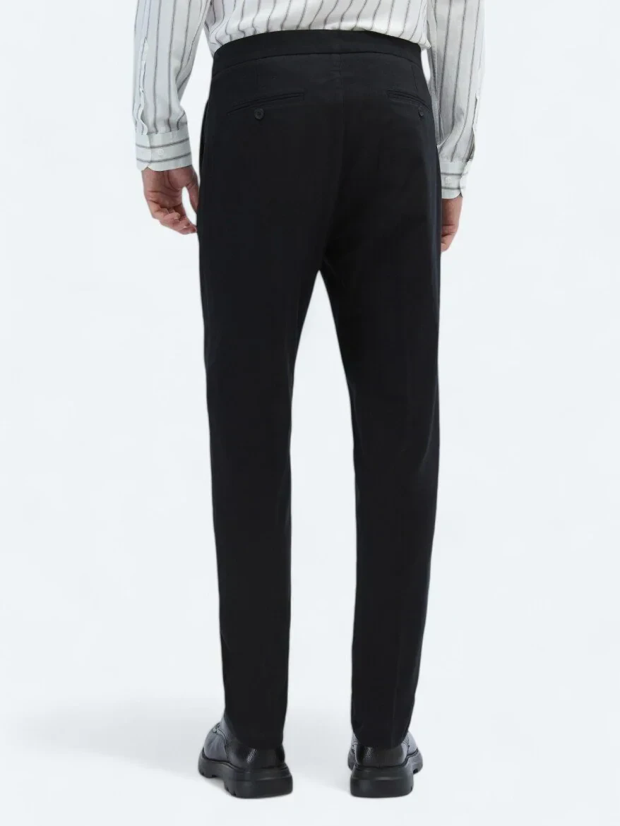 Black Weaving Carrot Fit Casual Cotton Blended Trousers 