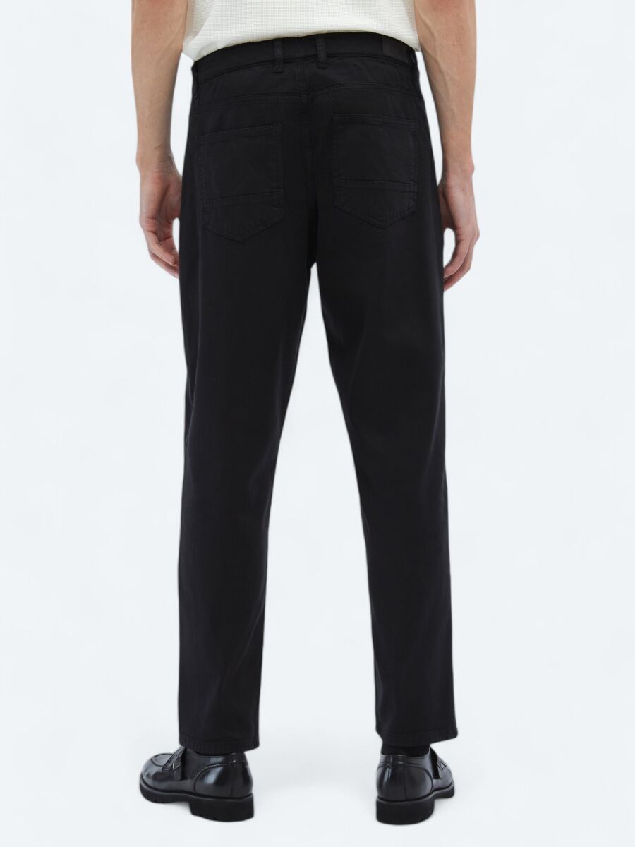 Black Weaving Carrot Fit Casual Cotton Blended Trousers - 4