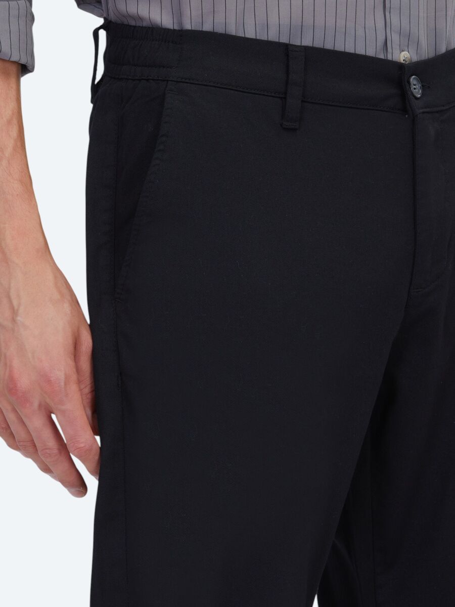 Black Weaving Jogging Fit Casual Cotton Blended Trousers - 3
