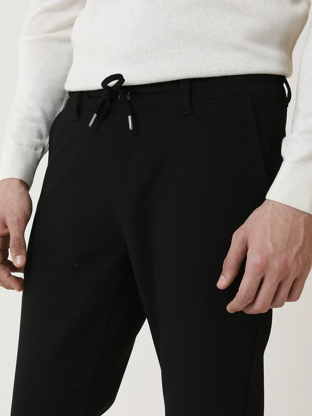 Black Weaving Jogging Fit Casual Trousers - 3