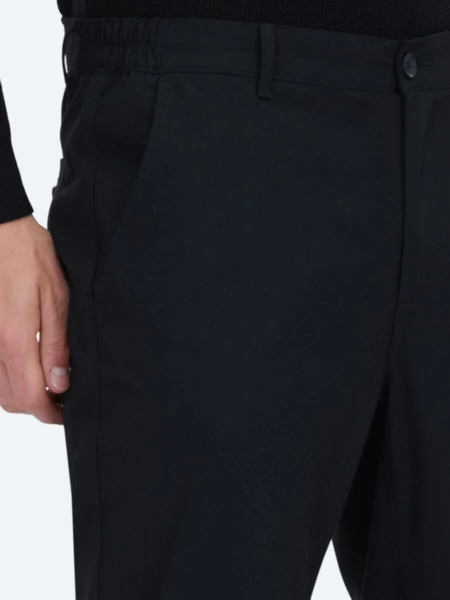 Black Weaving Jogging Fit Casual Trousers - 3