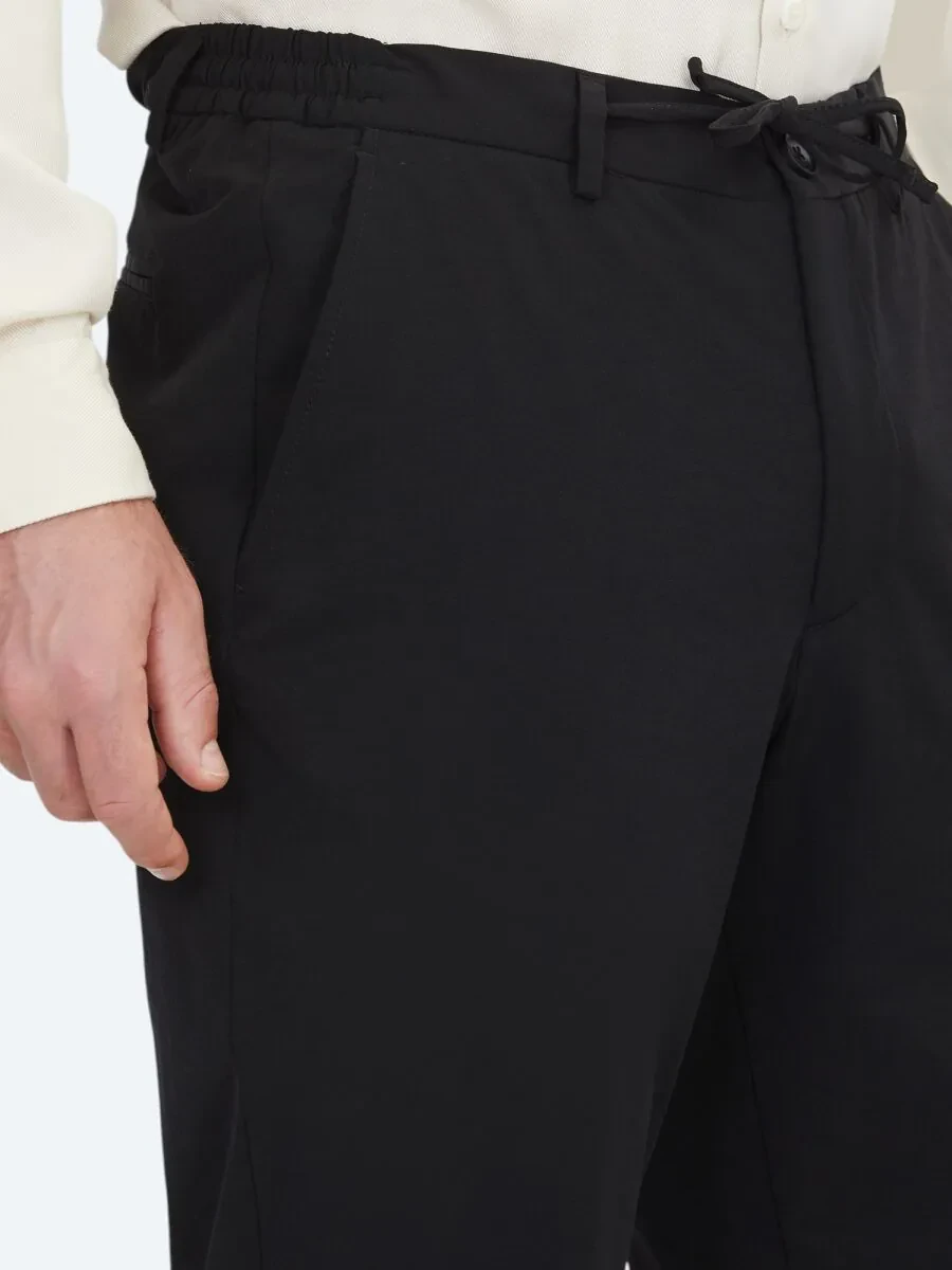 Black Weaving Jogging Fit Casual Trousers - 3