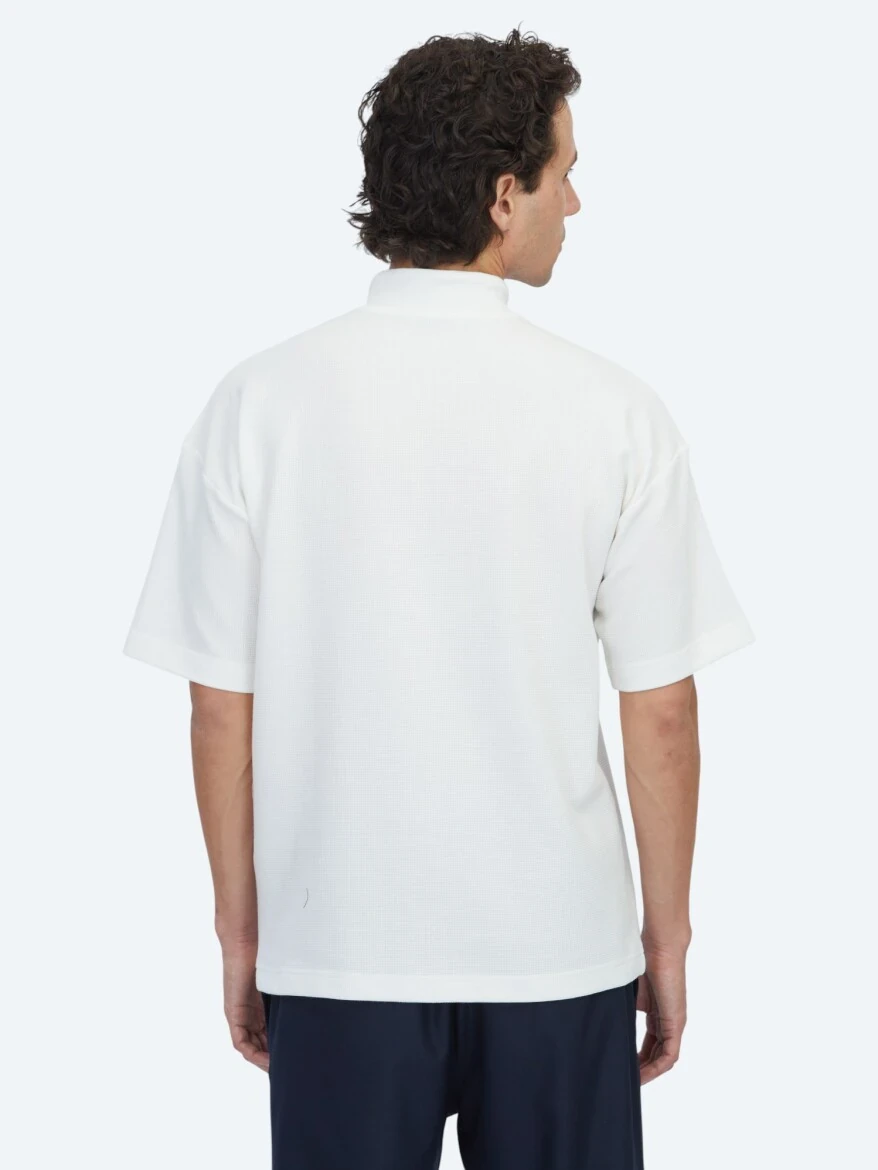 Ekru Desenli Dik Yaka T-Shirt - 5