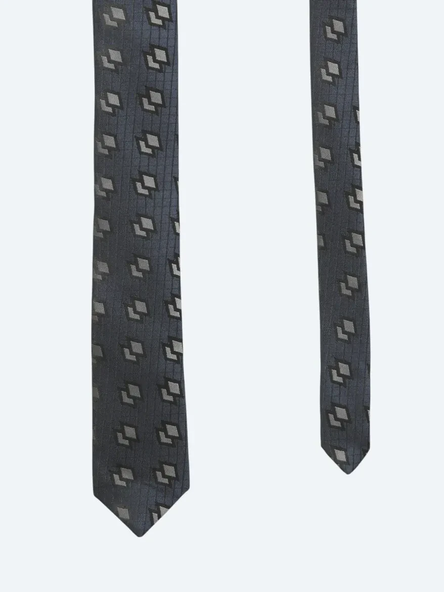 Gri Kravat 