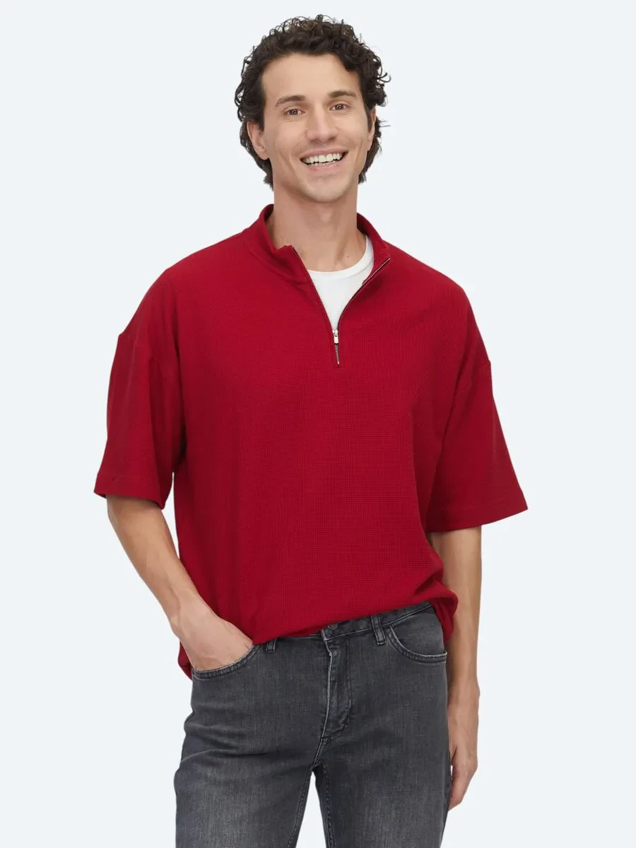 Kırmızı Desenli Dik Yaka T-Shirt - 1