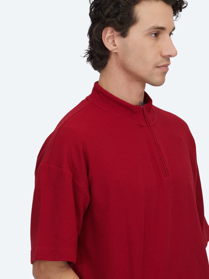 Kırmızı Desenli Dik Yaka T-Shirt - 4