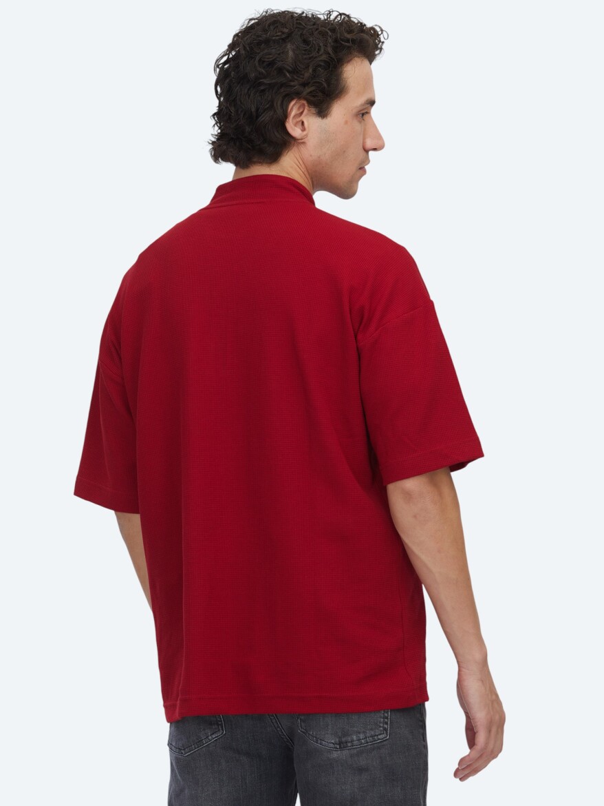 Kırmızı Desenli Dik Yaka T-Shirt - 5