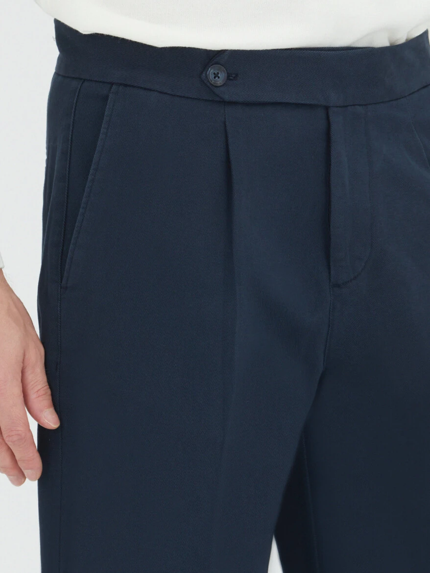 Navy Blue Weaving Carrot Fit Casual Cotton Blended Trousers - 3