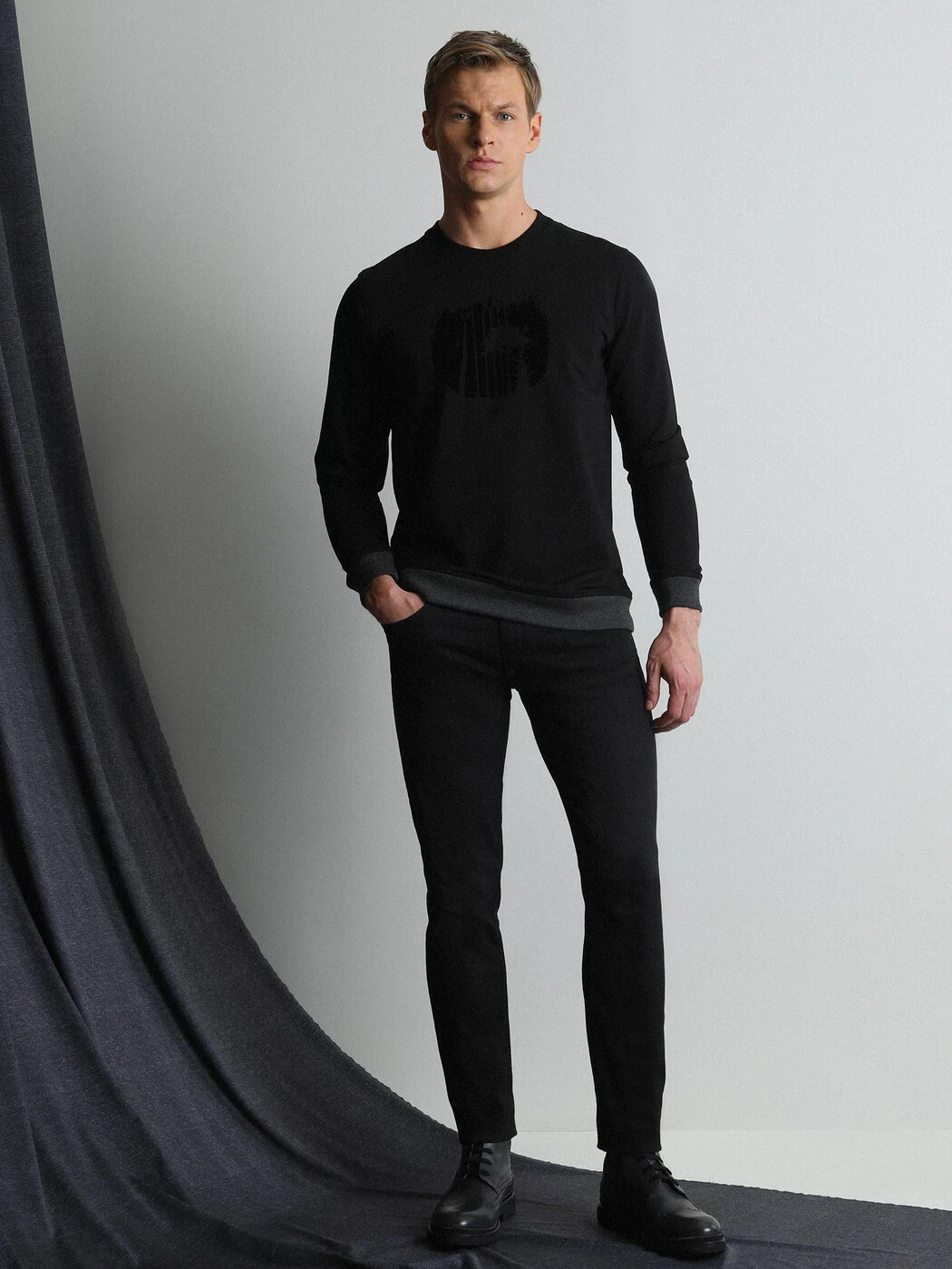 Siyah Baskılı Sweatshırt - 4