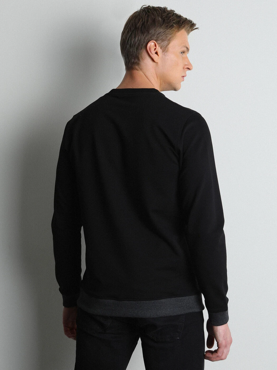 Siyah Baskılı Sweatshırt - 5
