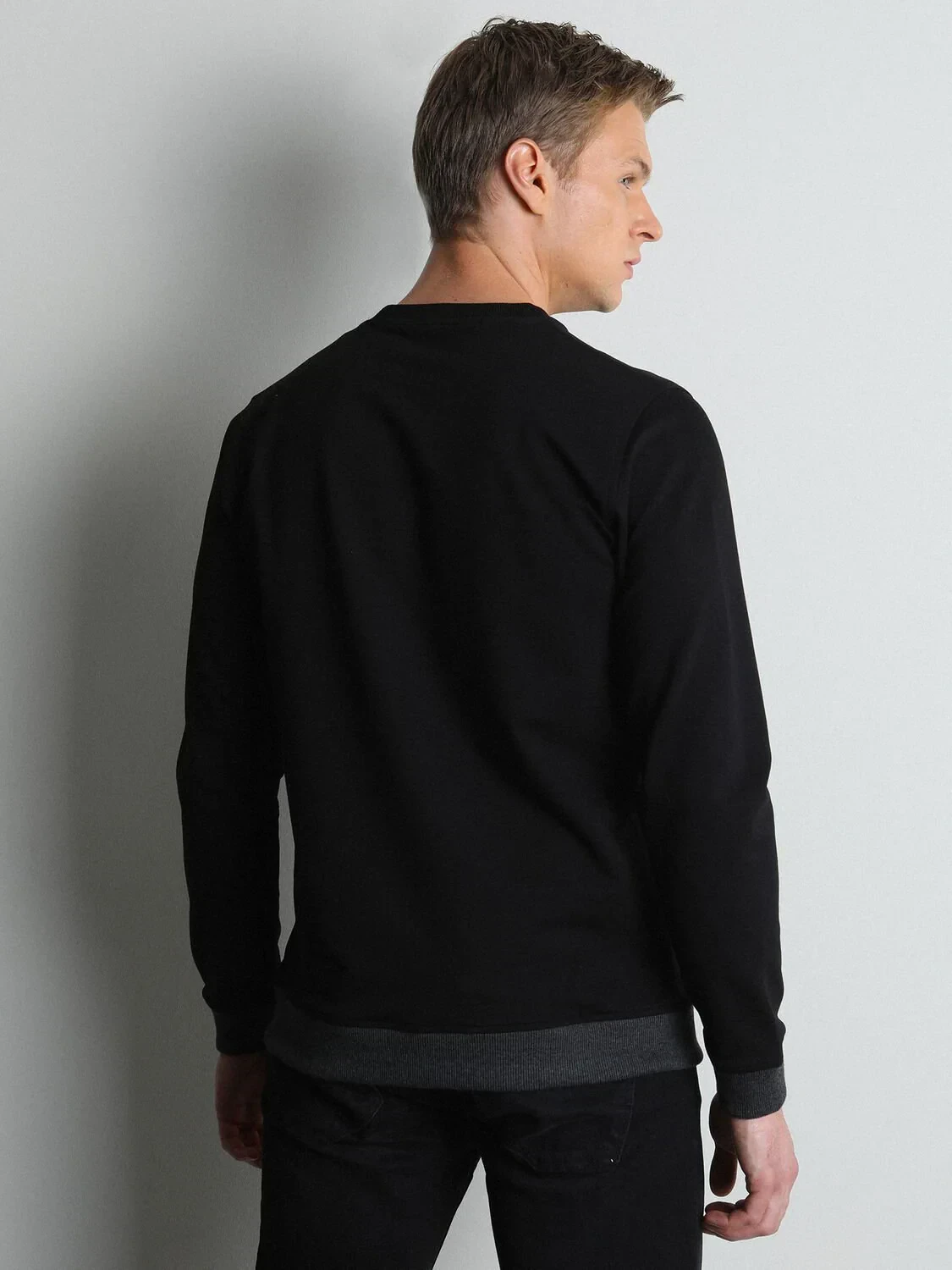 Siyah Baskılı Sweatshırt - 5