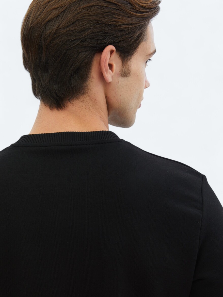 Siyah Bisiklet Yaka Baskılı Sweatshırt - 5