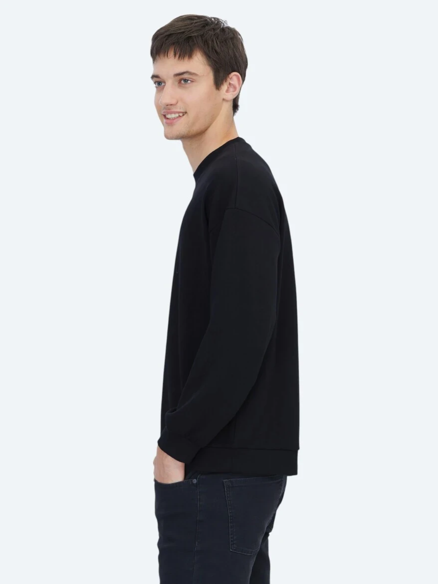 Siyah Bisiklet Yaka Baskılı Sweatshırt - 4