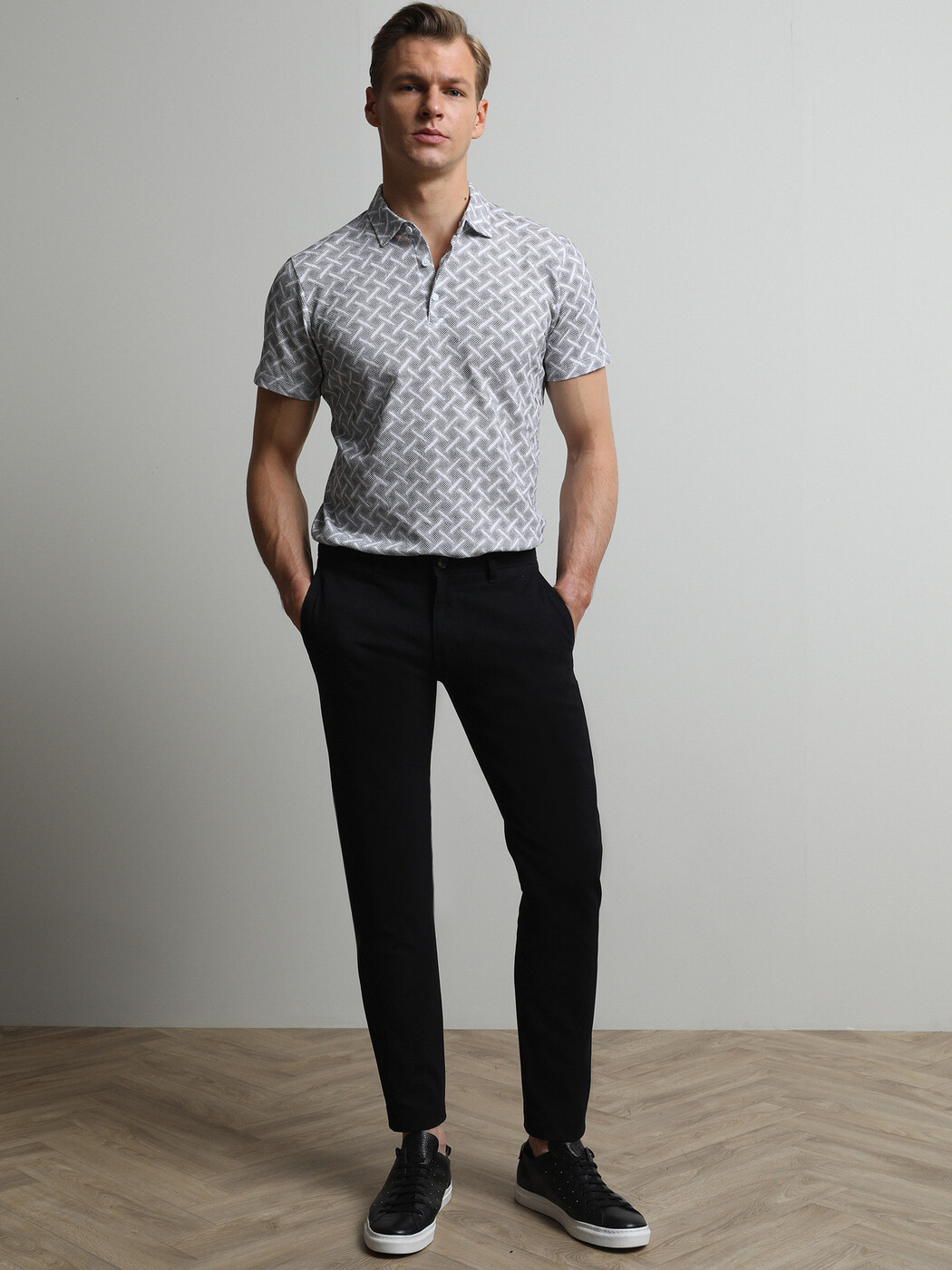 Siyah Düz Dokuma Regular Fit Casual Pamuk Karışımlı Pantolon - 1