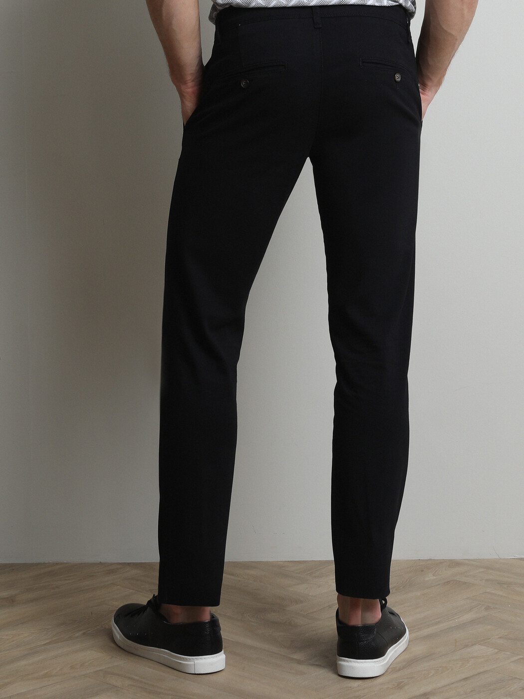 Siyah Düz Dokuma Regular Fit Casual Pamuk Karışımlı Pantolon - 4