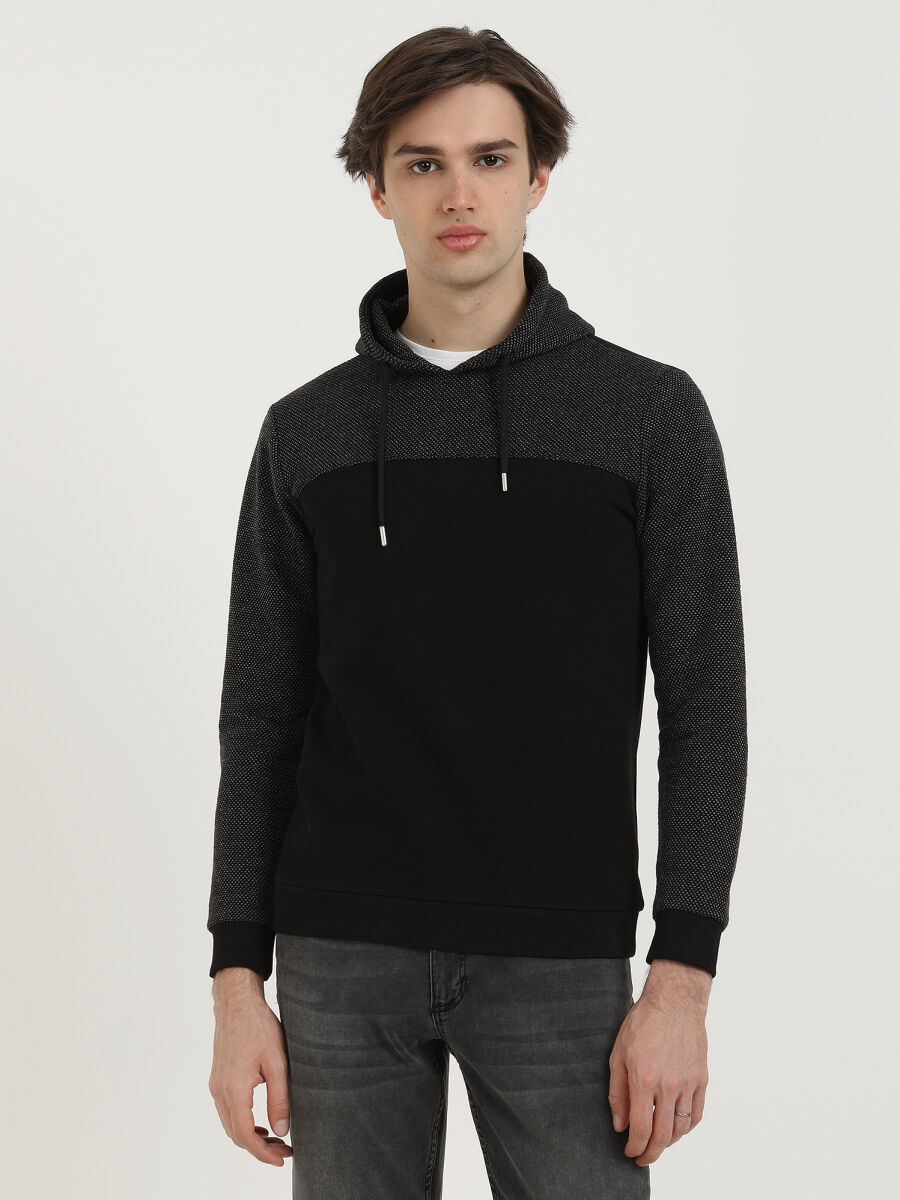 Siyah Kapüşonlu Desenli Sweatshırt - 1