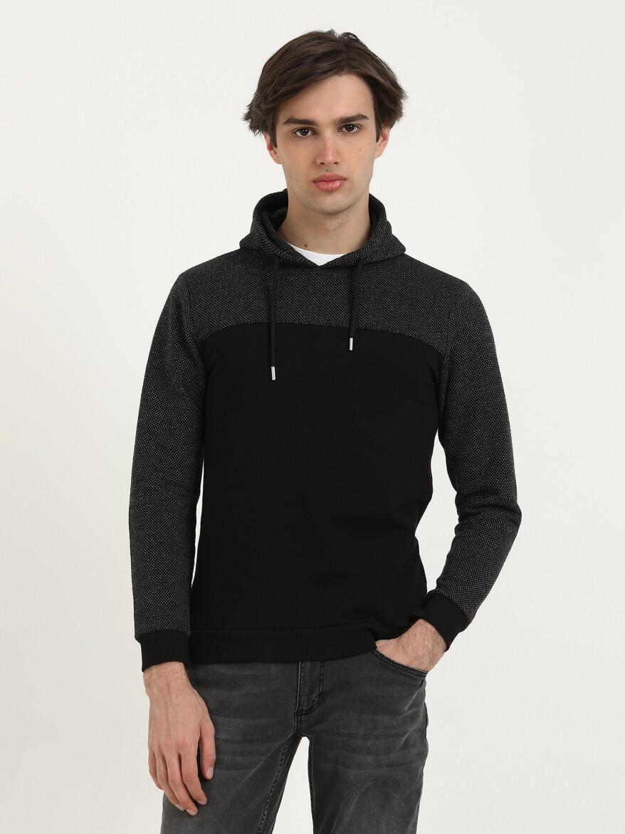 Siyah Kapüşonlu Desenli Sweatshırt - 3