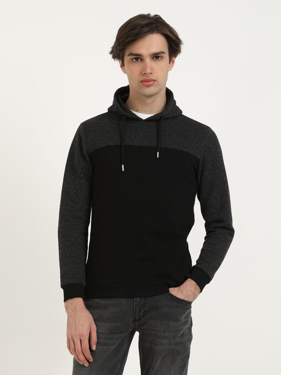 Siyah Kapüşonlu Desenli Sweatshırt - 3