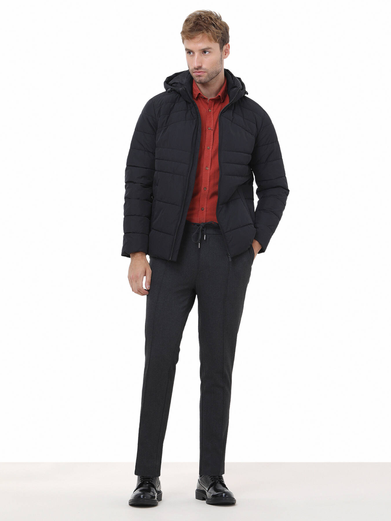 Siyah Regular Fit Kapüşonlu Casual Dokuma Mont