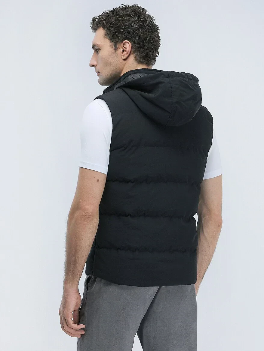 Siyah Regular Fit Kapüşonlu Casual Dokuma Spor Yelek 